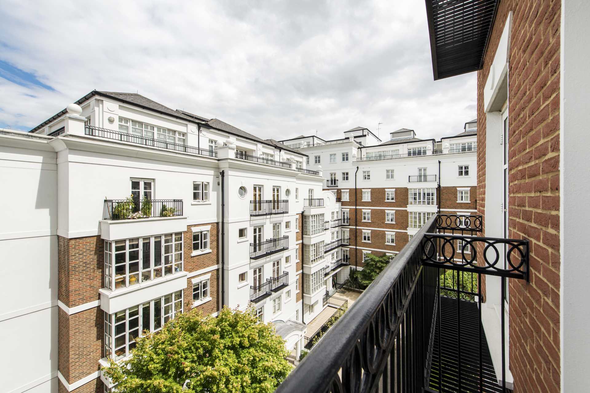 Walnut Court, Kensington Green, W8, Image 11