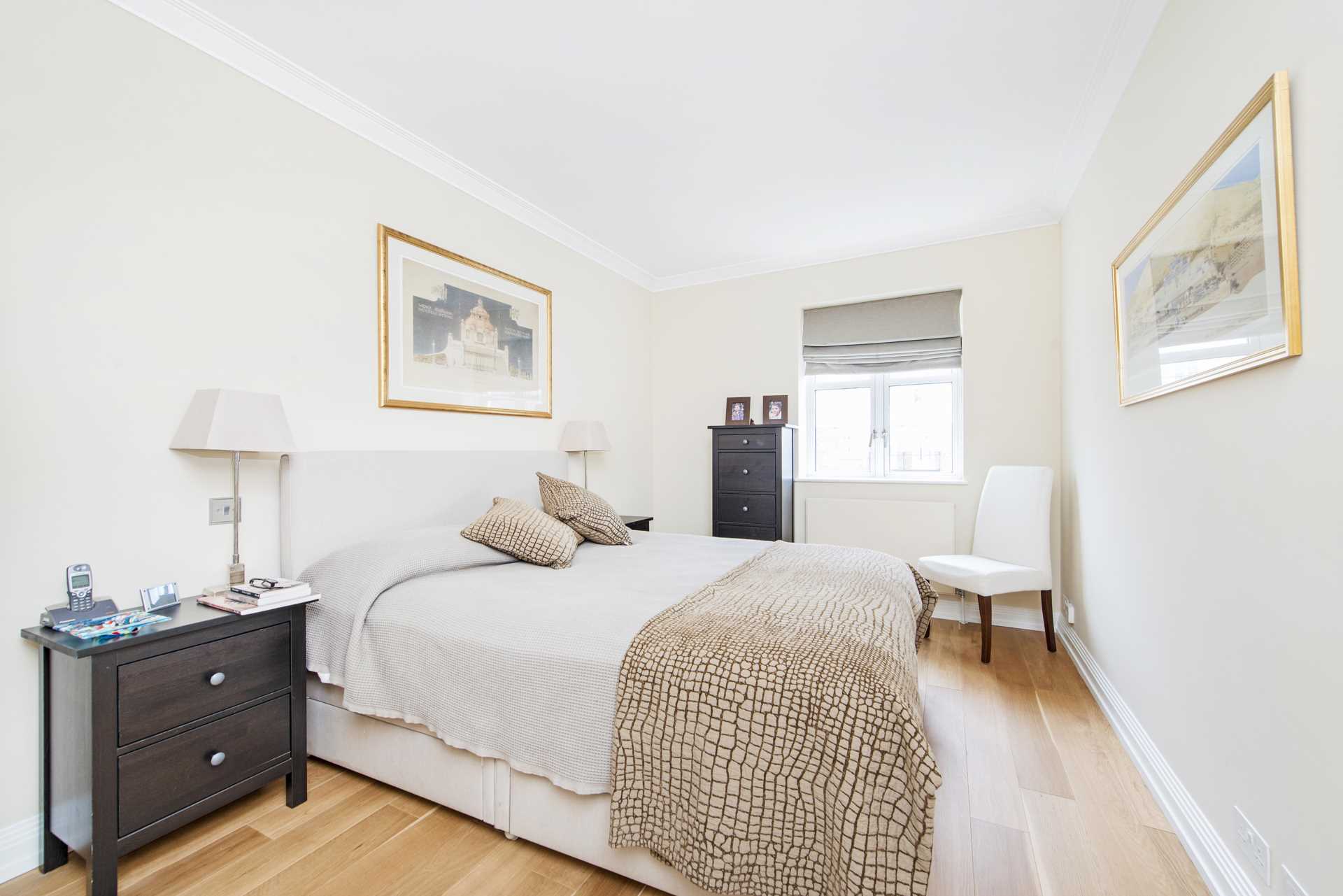 Walnut Court, Kensington Green, W8, Image 2