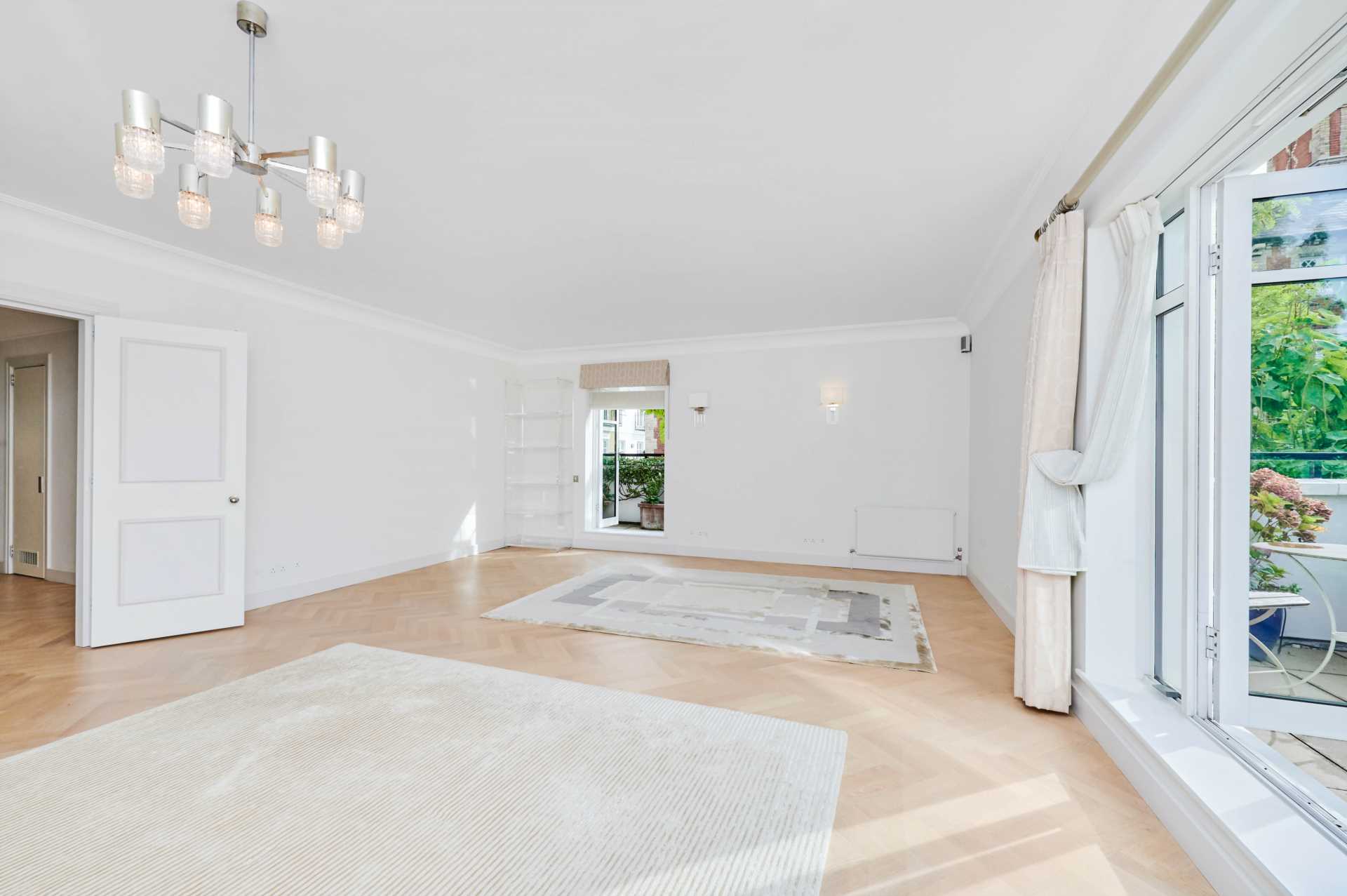 Tamarind Court, Kensington Green, W8, Image 7