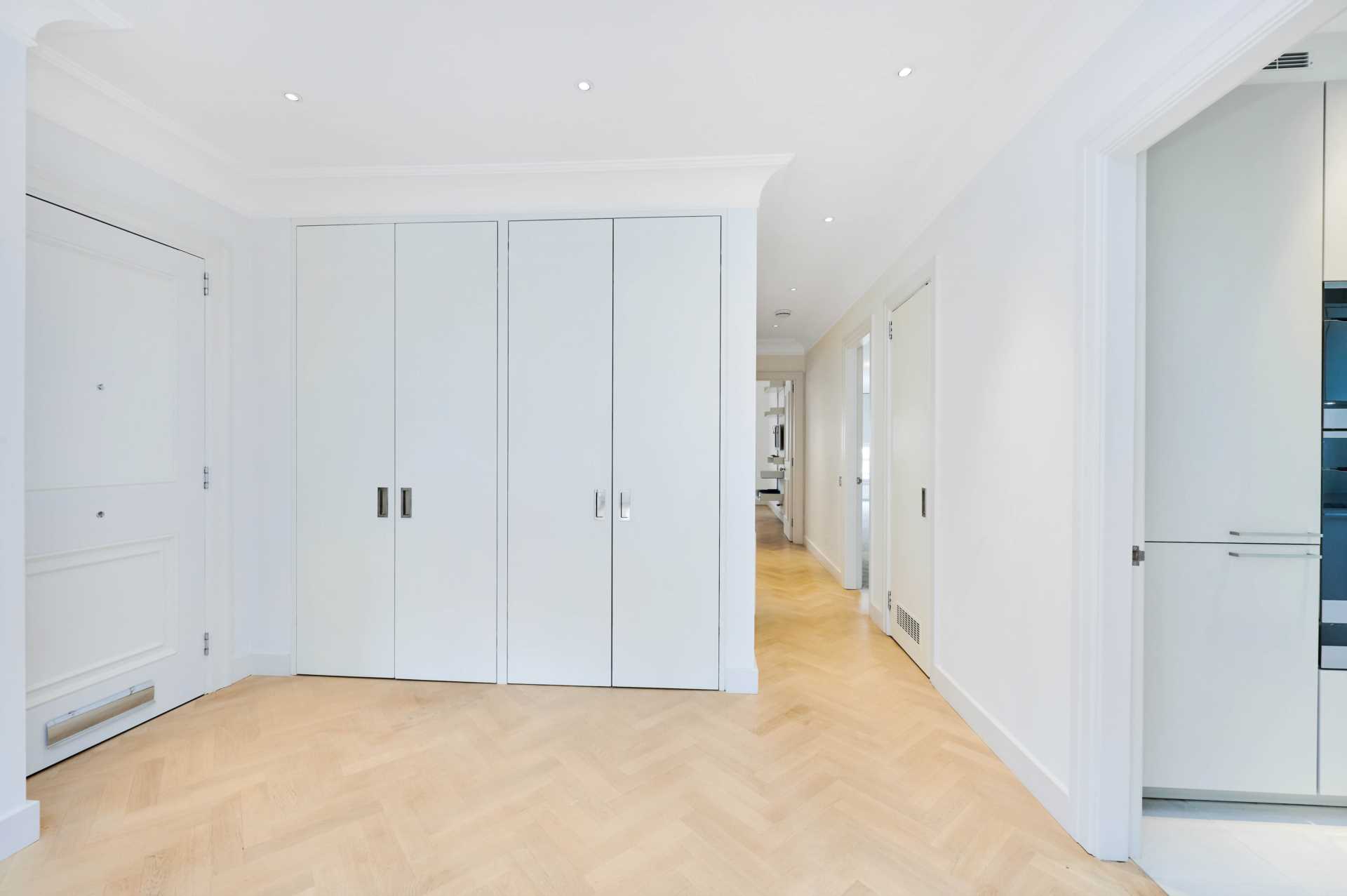 Tamarind Court, Kensington Green, W8, Image 8