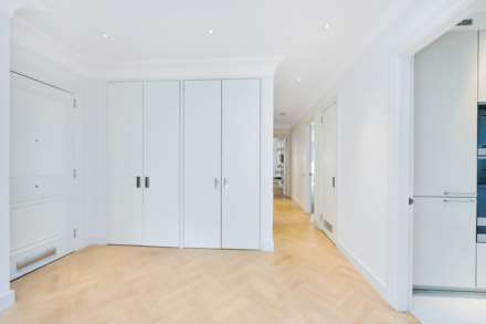 Tamarind Court, Kensington Green, W8, Image 8