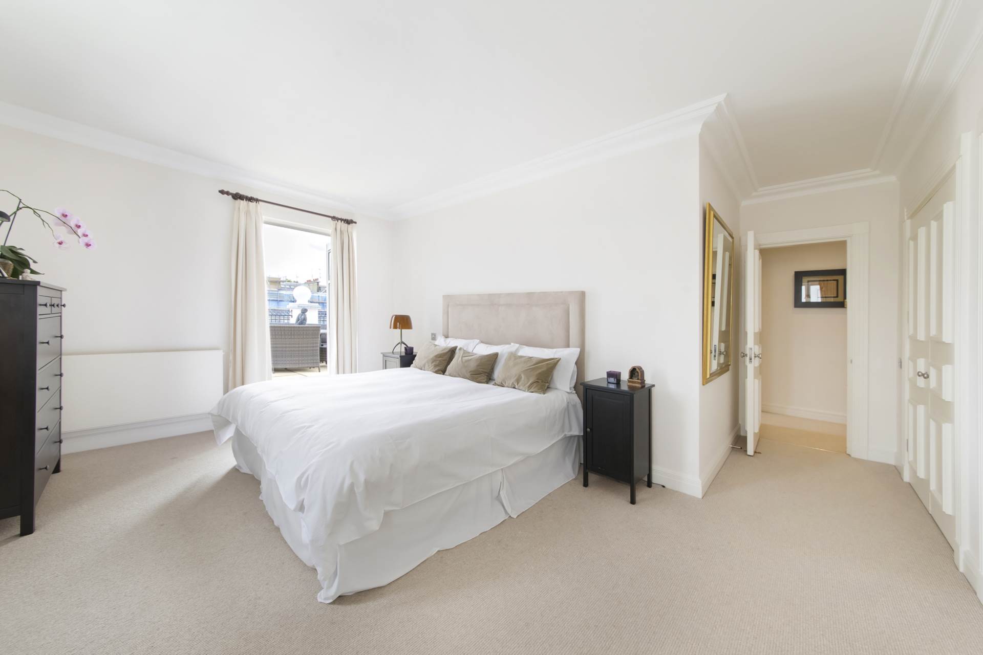 Oak Lodge, Kensington Green, W8, Image 1
