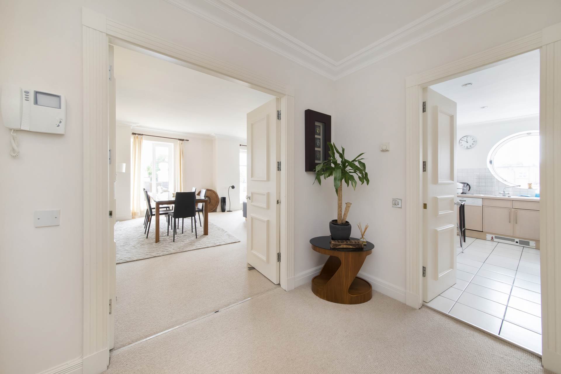 Oak Lodge, Kensington Green, W8, Image 10