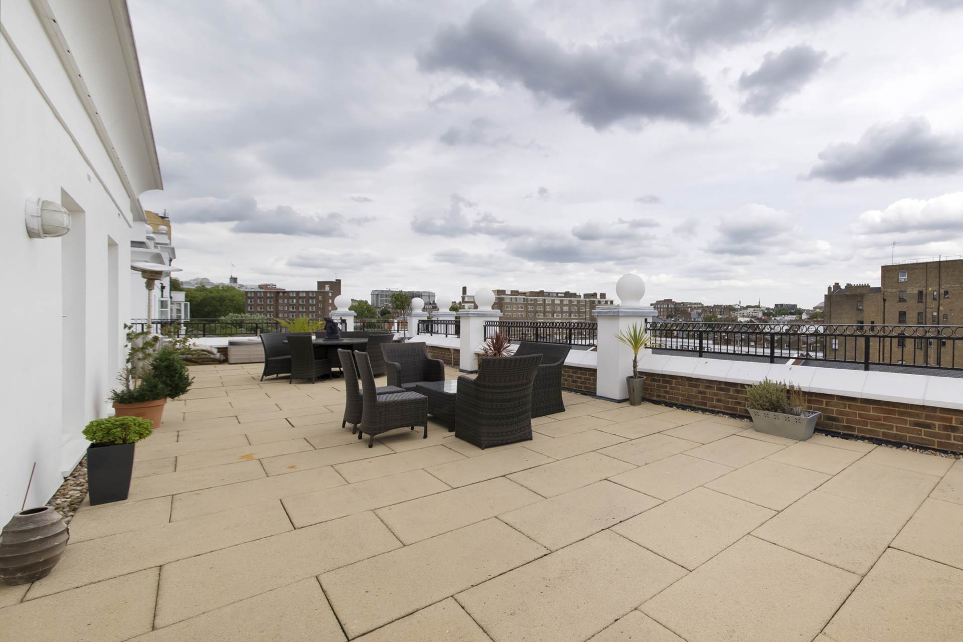 Oak Lodge, Kensington Green, W8, Image 11