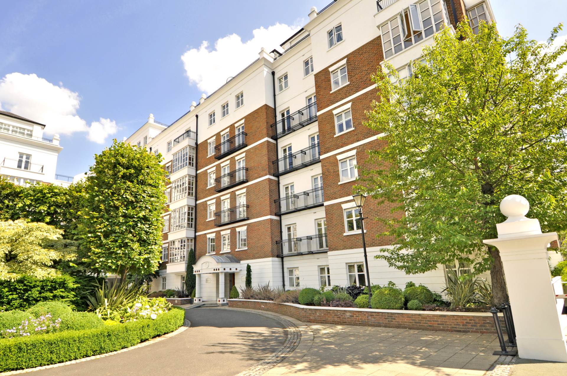 Oak Lodge, Kensington Green, W8, Image 7