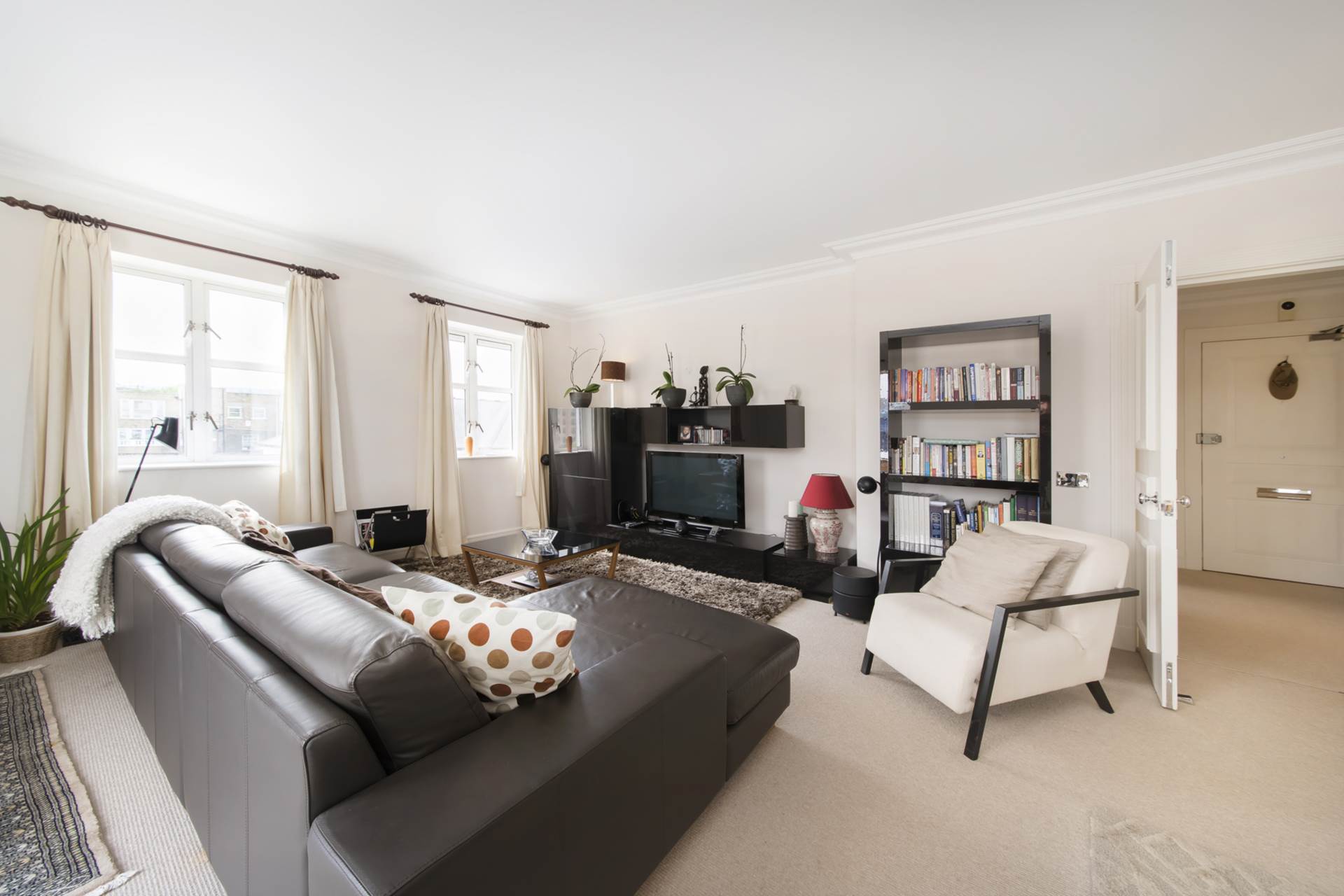 Oak Lodge, Kensington Green, W8, Image 9