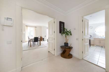 Oak Lodge, Kensington Green, W8, Image 10