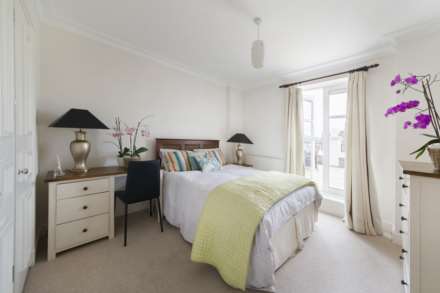 Oak Lodge, Kensington Green, W8, Image 5