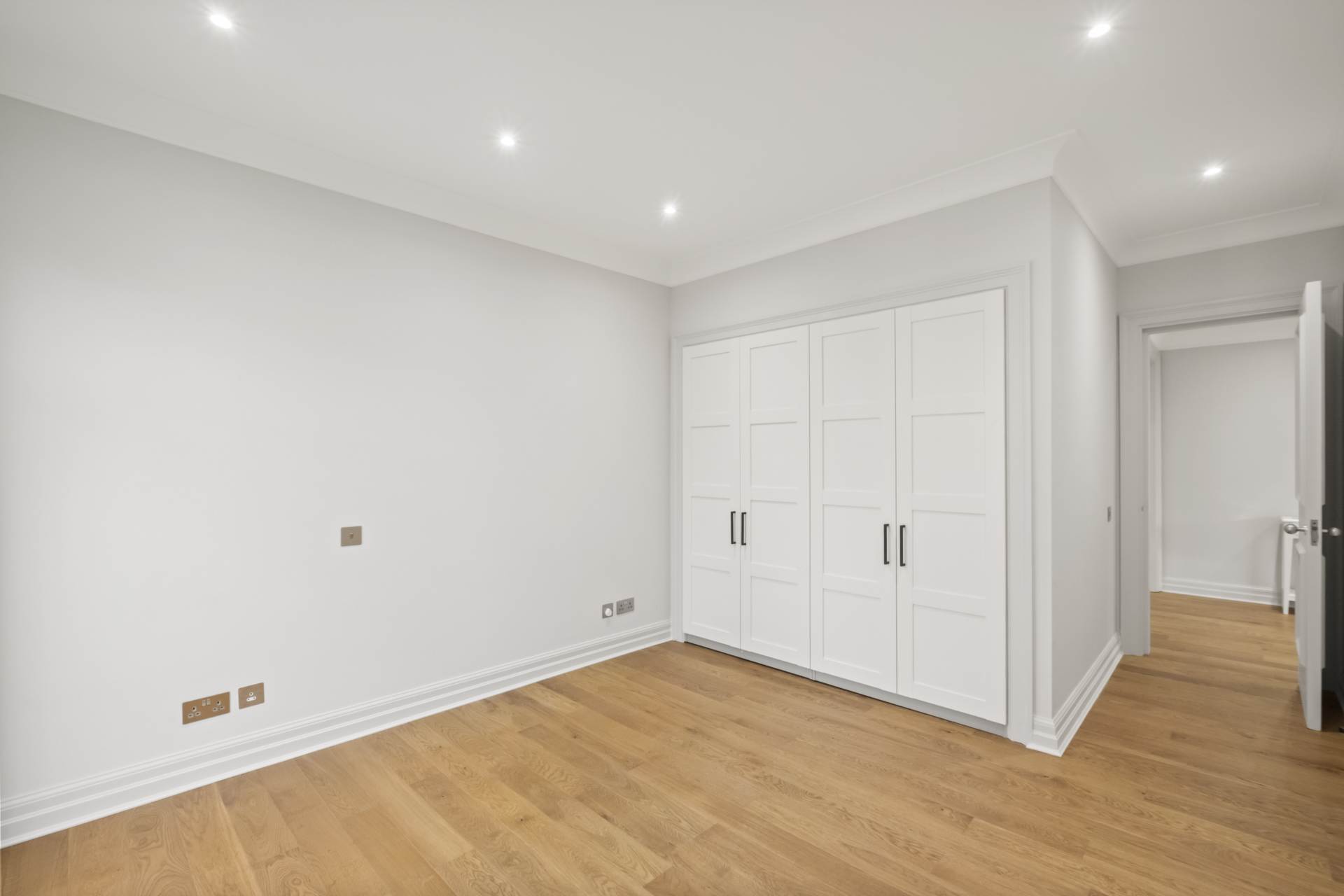 Sycamore Lodge, Kensington Green, Image 12