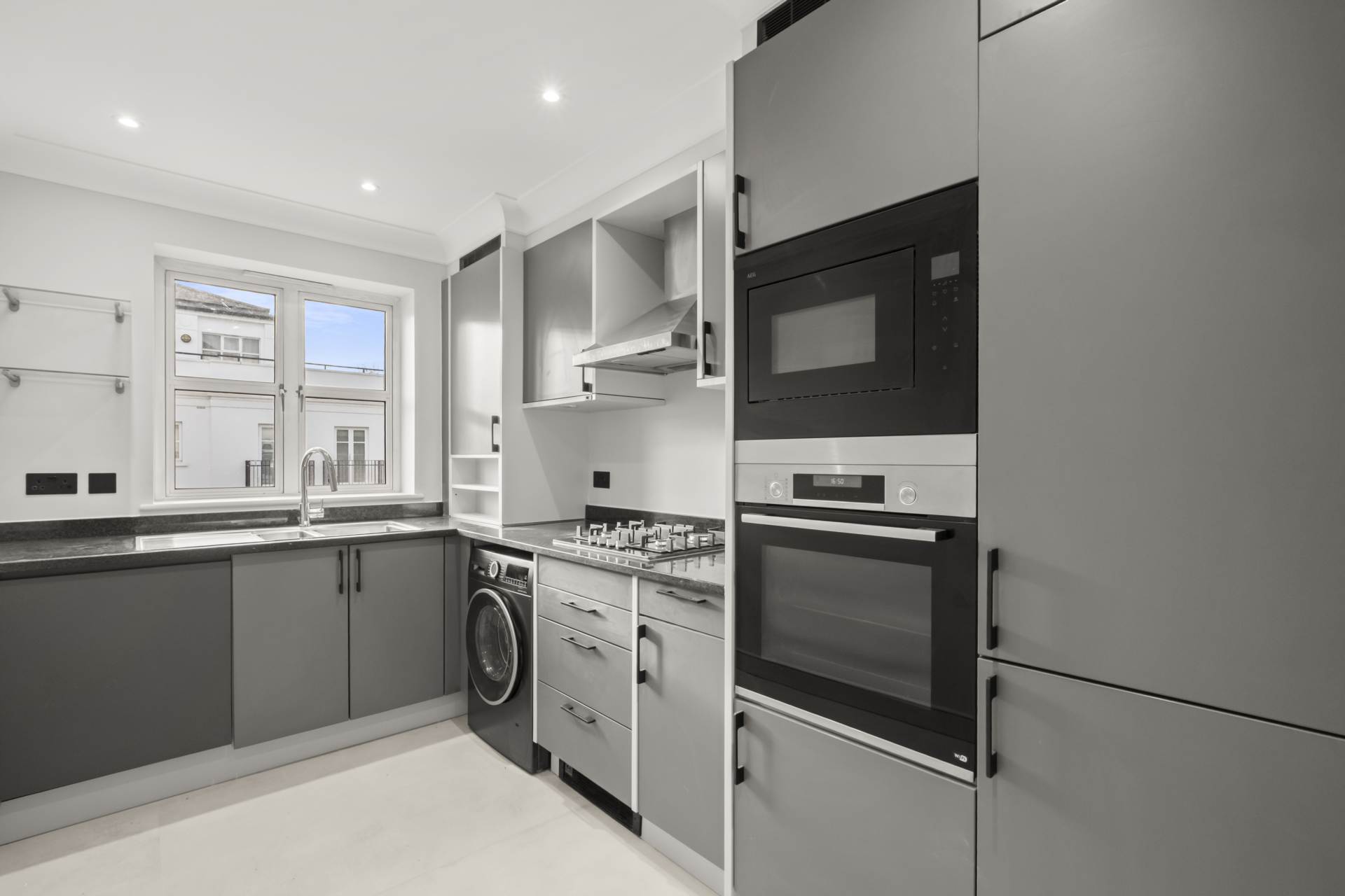 Sycamore Lodge, Kensington Green, Image 6