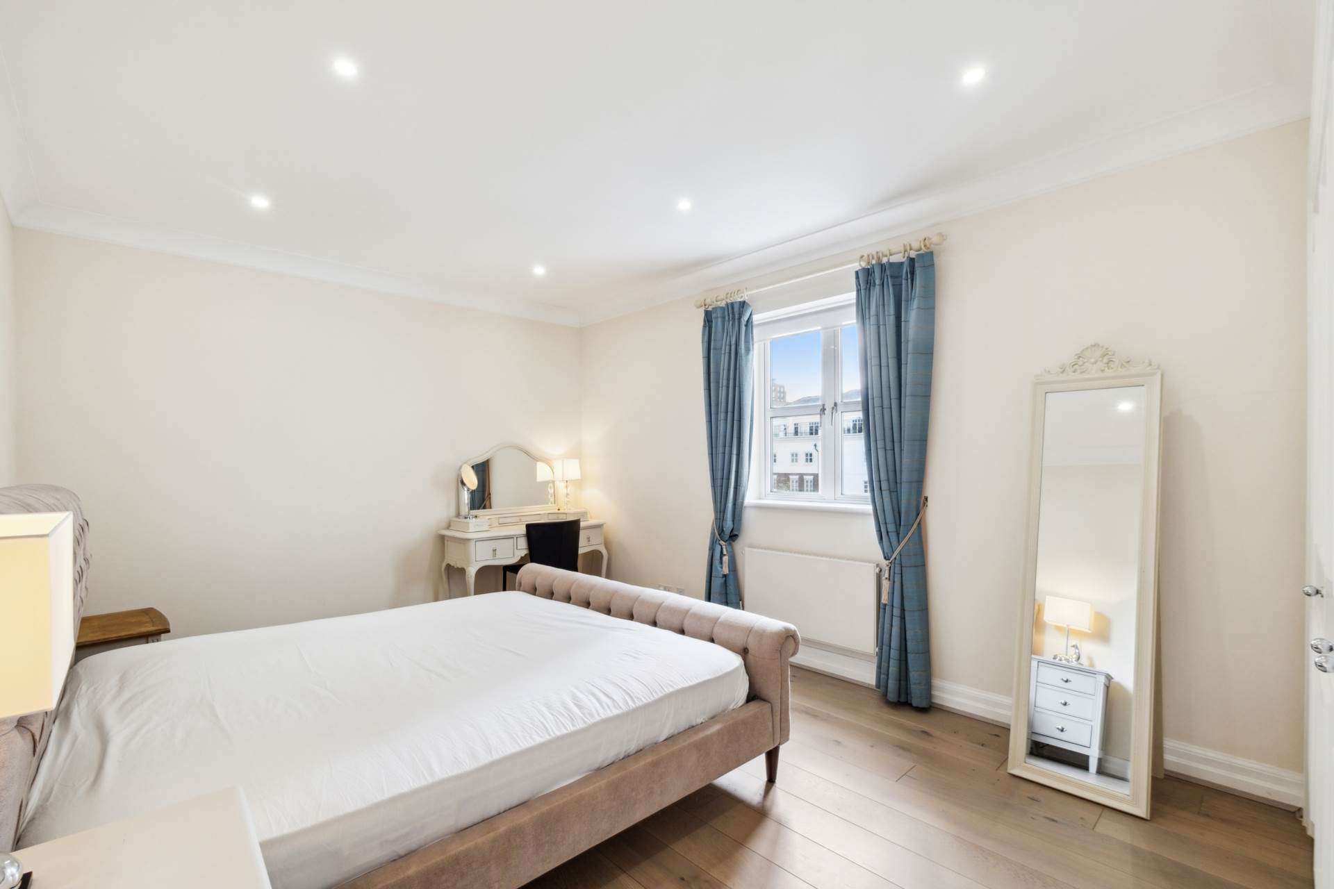 Sycamore Lodge, Kensington Green, W8, Image 6