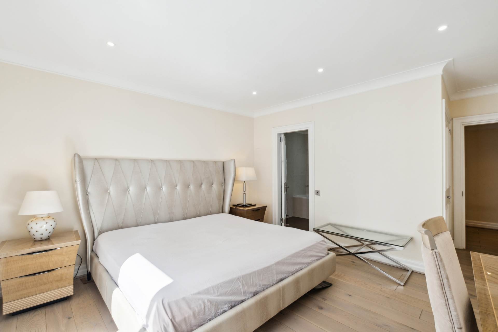 Sycamore Lodge, Kensington Green, W8, Image 8