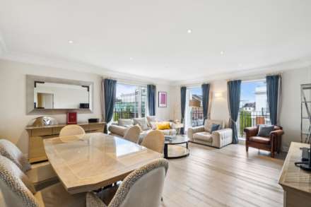 3 Bedroom Flat, Sycamore Lodge, Kensington Green, W8