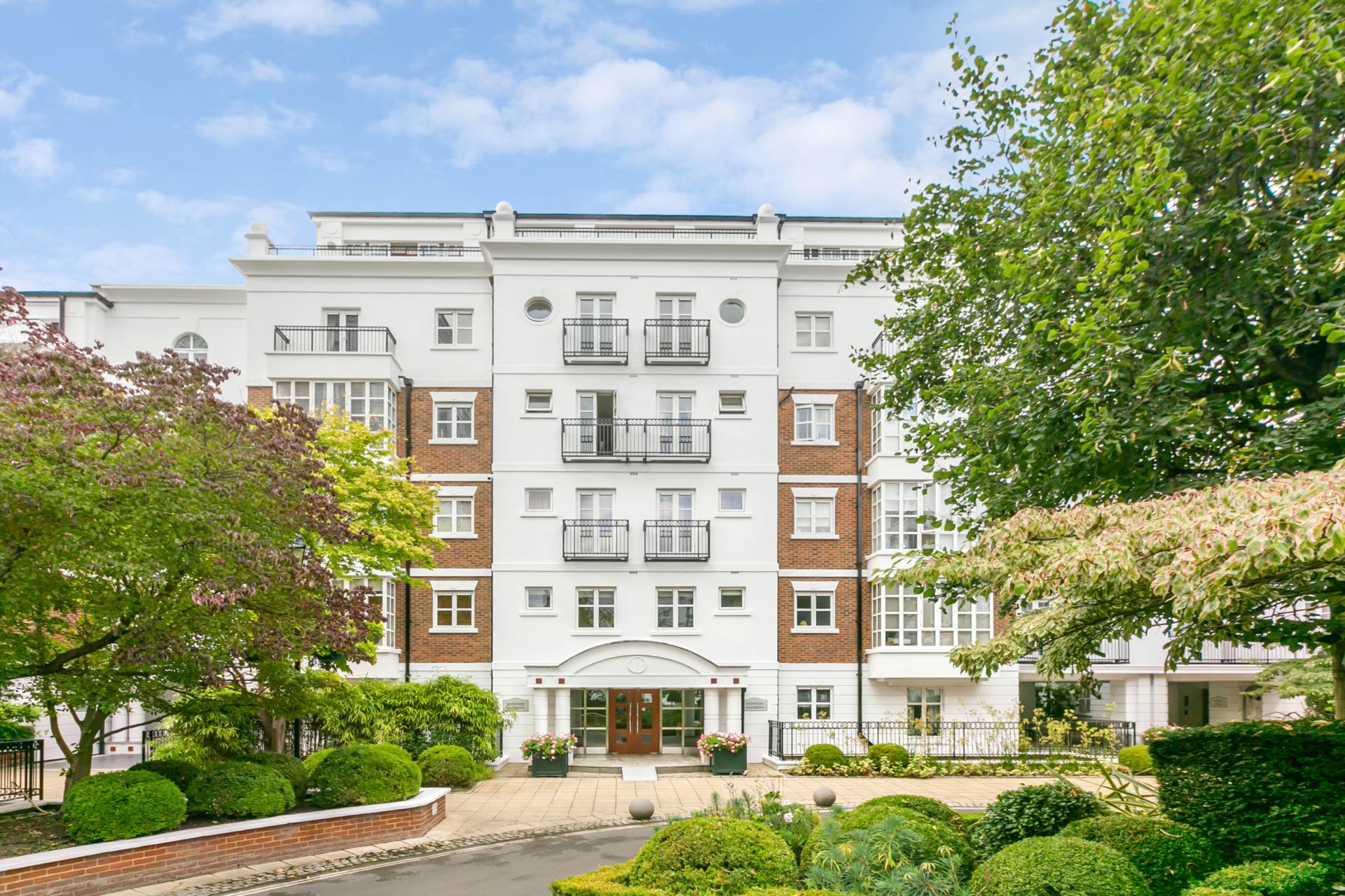 Redwood Mansions, Chantry Square, W8, Image 1