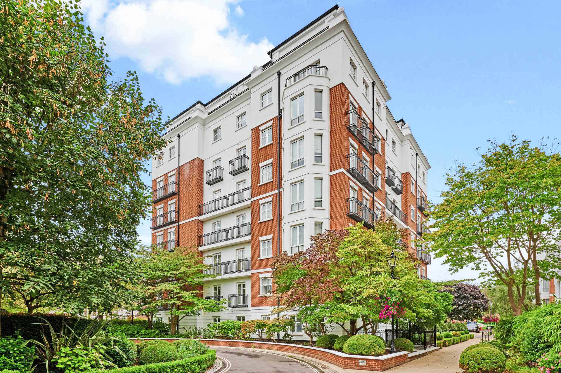 Walnut Court, Kensington Green, W8, Image 11