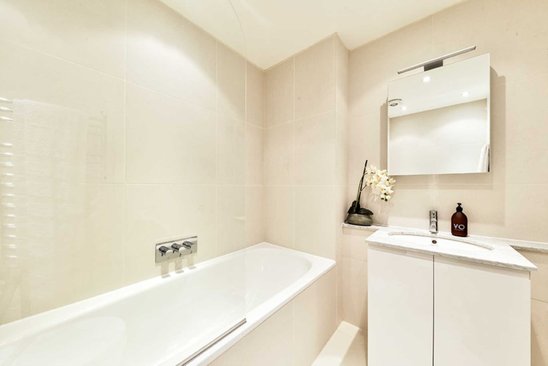 Walnut Court, Kensington Green, W8, Image 6
