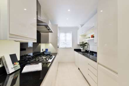 Walnut Court, Kensington Green, W8, Image 4