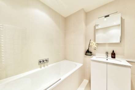 Walnut Court, Kensington Green, W8, Image 6