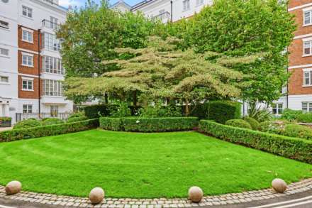 Walnut Court, Kensington Green, W8, Image 9