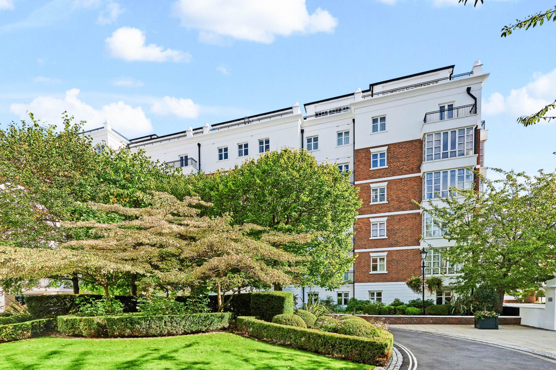 Oak Lodge, Kensington Green, W8, Image 7
