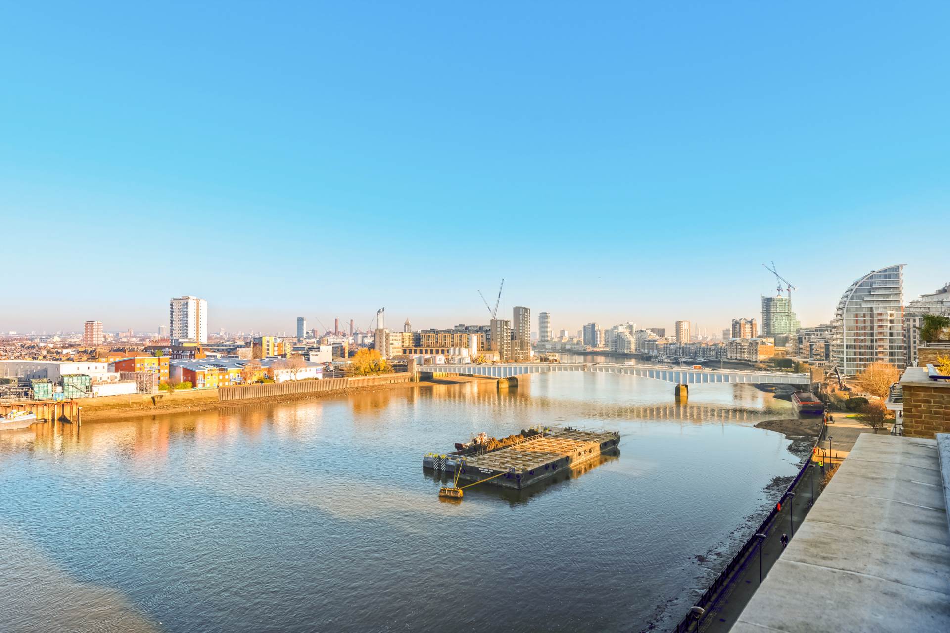 Smugglers Way, London, Image 17