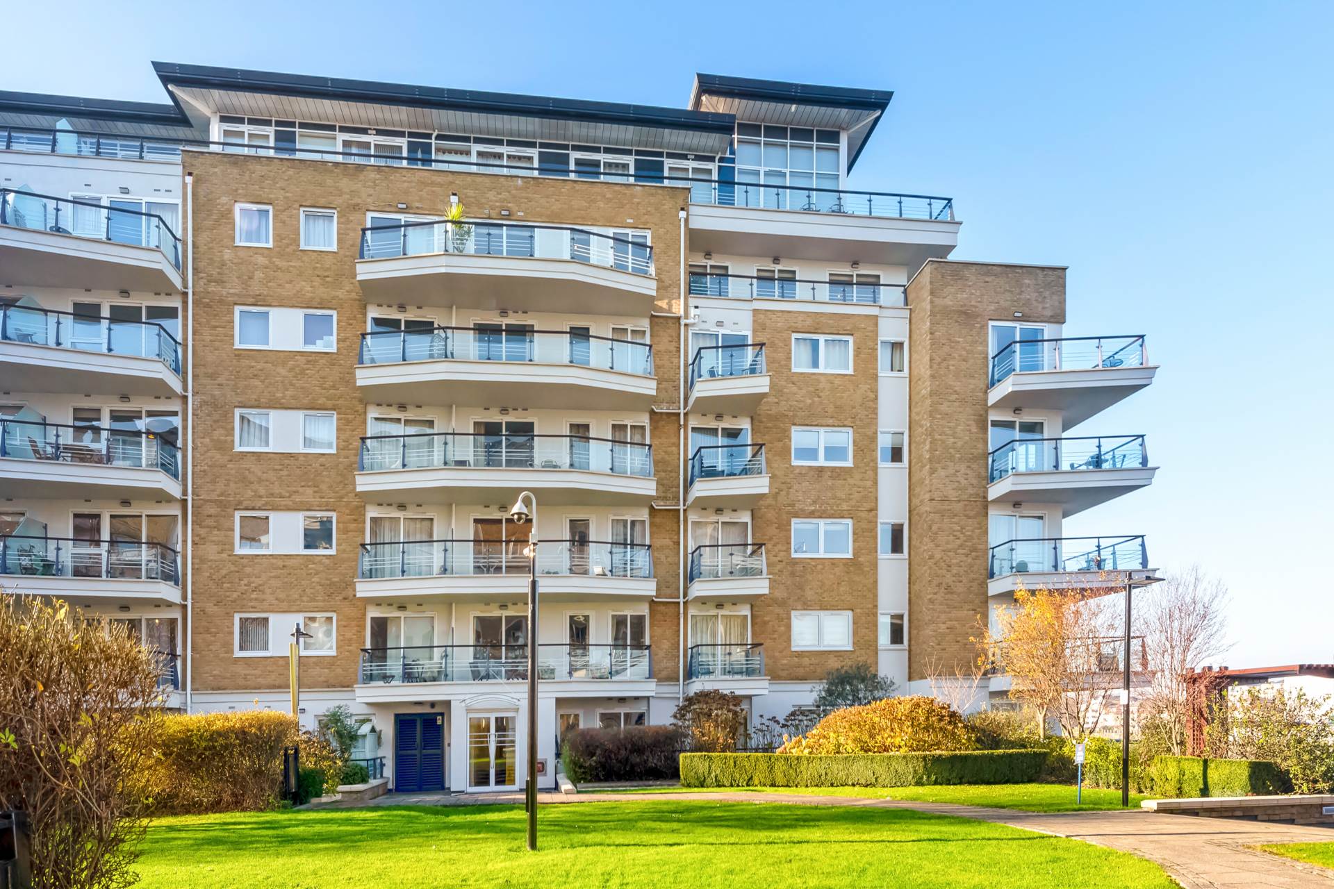 Smugglers Way, London, Image 19
