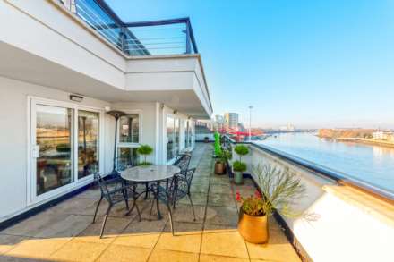 Smugglers Way, London, Image 15