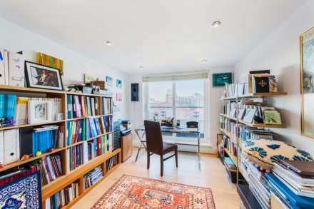 Smugglers Way, London, Image 9