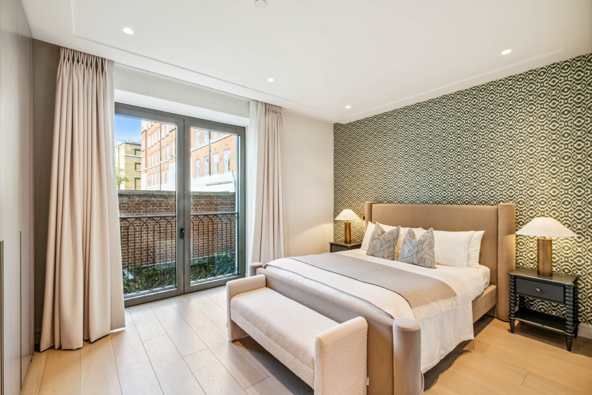 Holland Park Gate, W8, Image 3