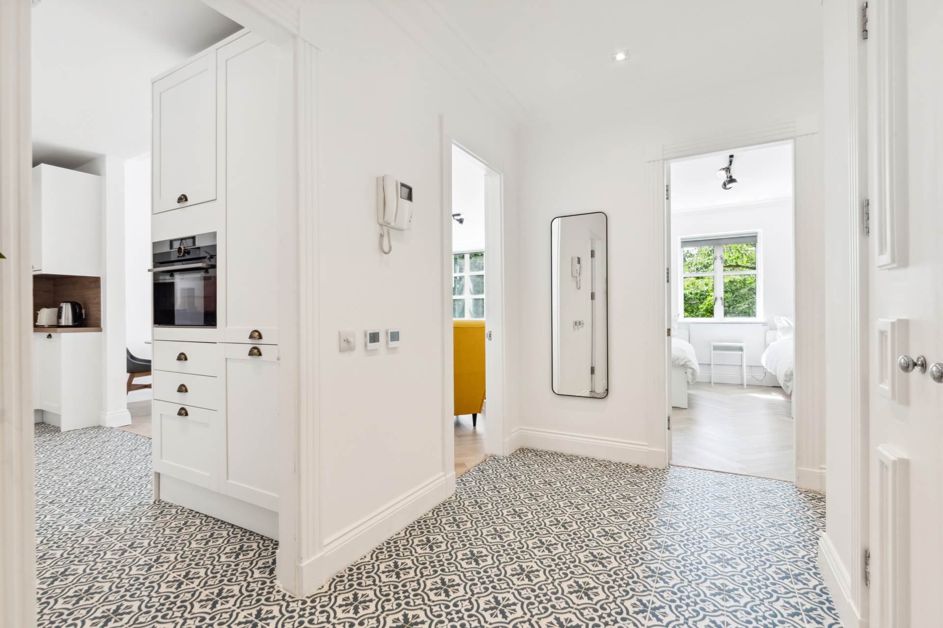 Oak Lodge, Kensington Green, W8, Image 10