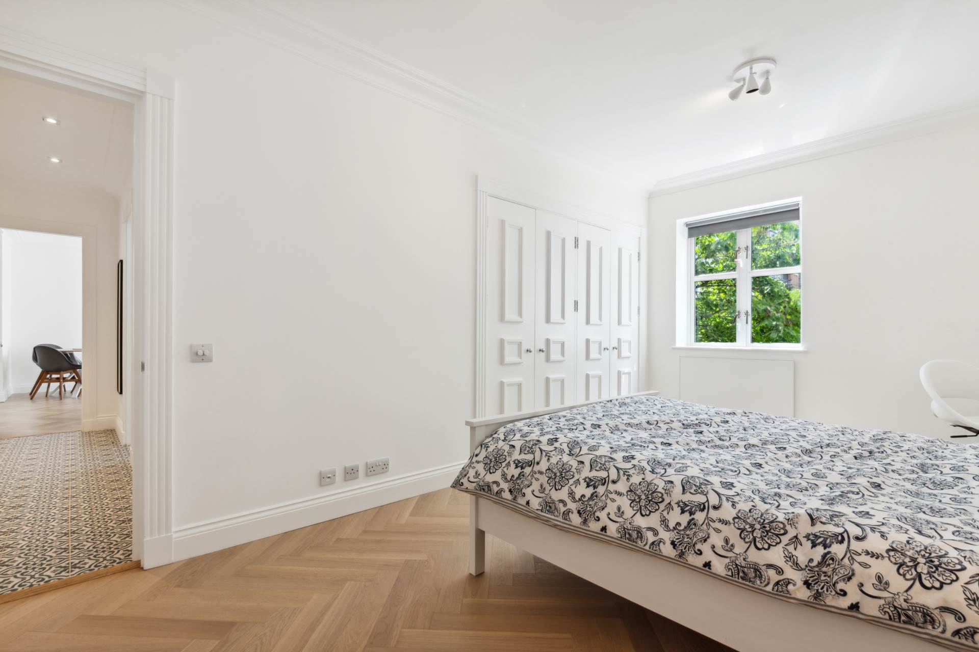 Oak Lodge, Kensington Green, W8, Image 11