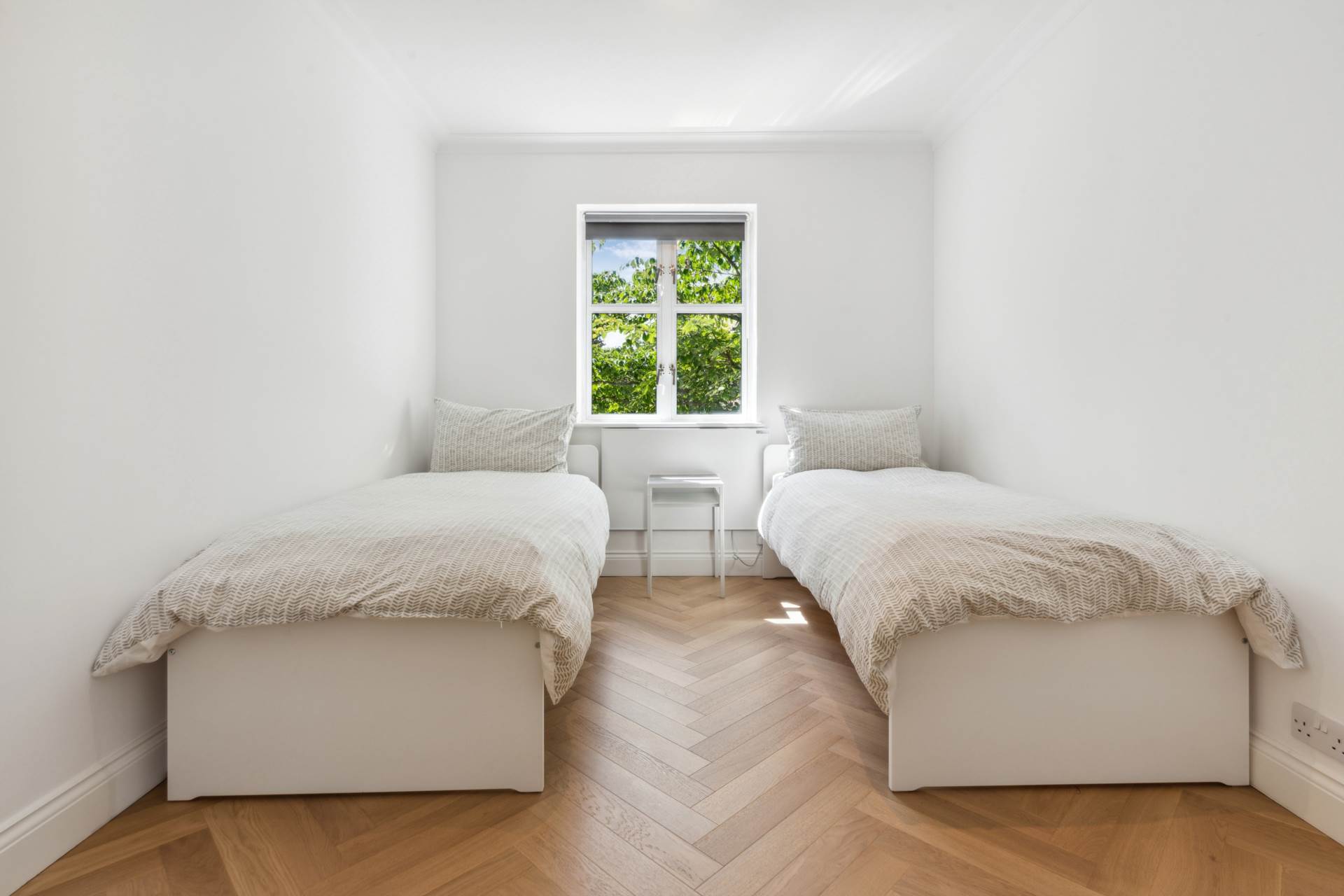Oak Lodge, Kensington Green, W8, Image 4