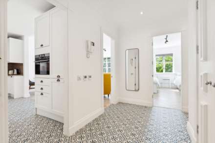 Oak Lodge, Kensington Green, W8, Image 10