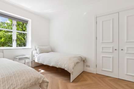 Oak Lodge, Kensington Green, W8, Image 13