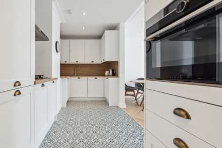 Oak Lodge, Kensington Green, W8, Image 2