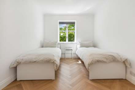 Oak Lodge, Kensington Green, W8, Image 4