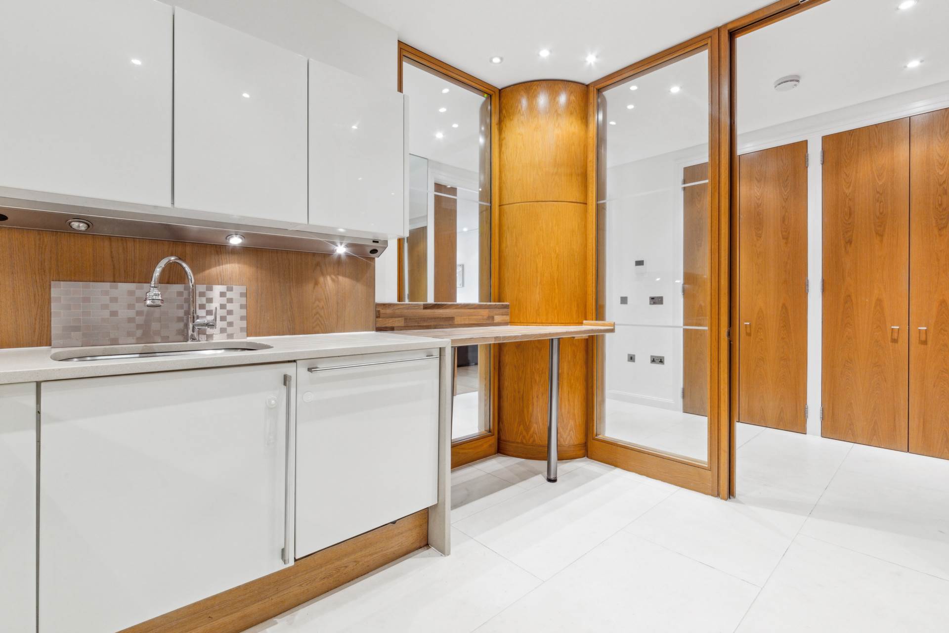 Wycombe Square, London, Image 10