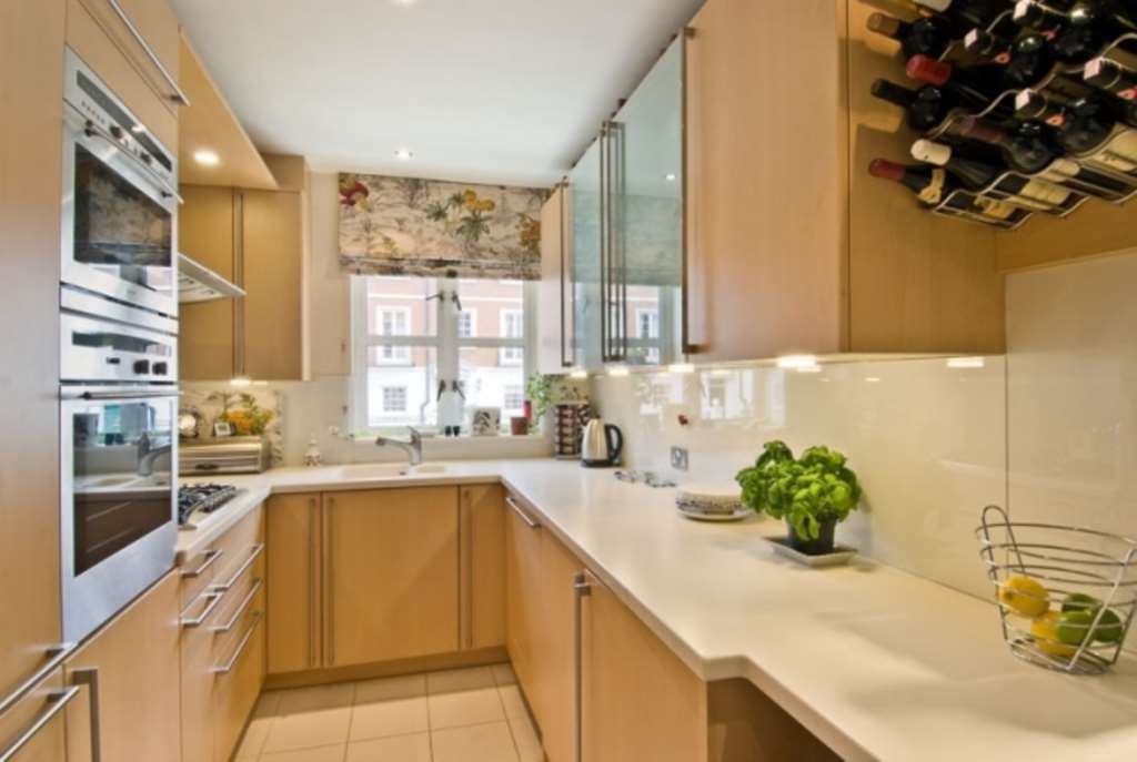 Oak Lodge, Kensington Green, Image 2