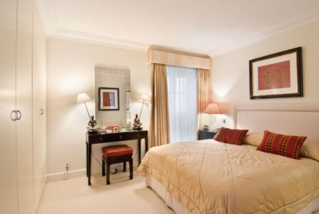 Oak Lodge, Kensington Green, Image 4