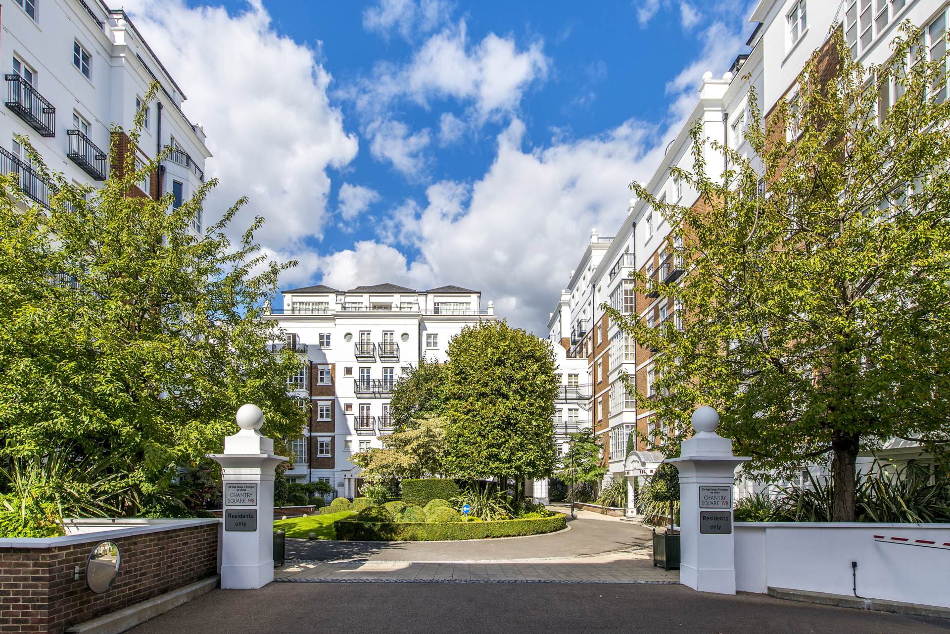 Oak Lodge, Kensington Green, Image 9