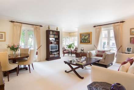 2 Bedroom Flat, Oak Lodge, Kensington Green