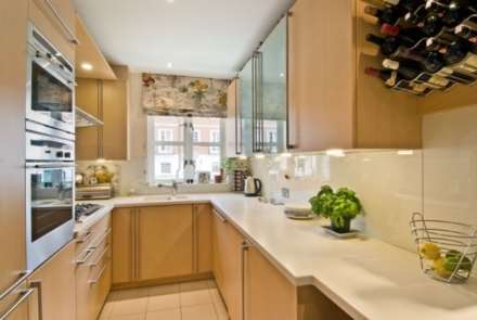 Oak Lodge, Kensington Green, Image 2