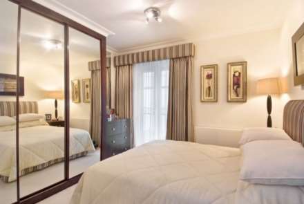 Oak Lodge, Kensington Green, Image 3