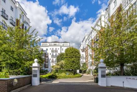 Oak Lodge, Kensington Green, Image 9