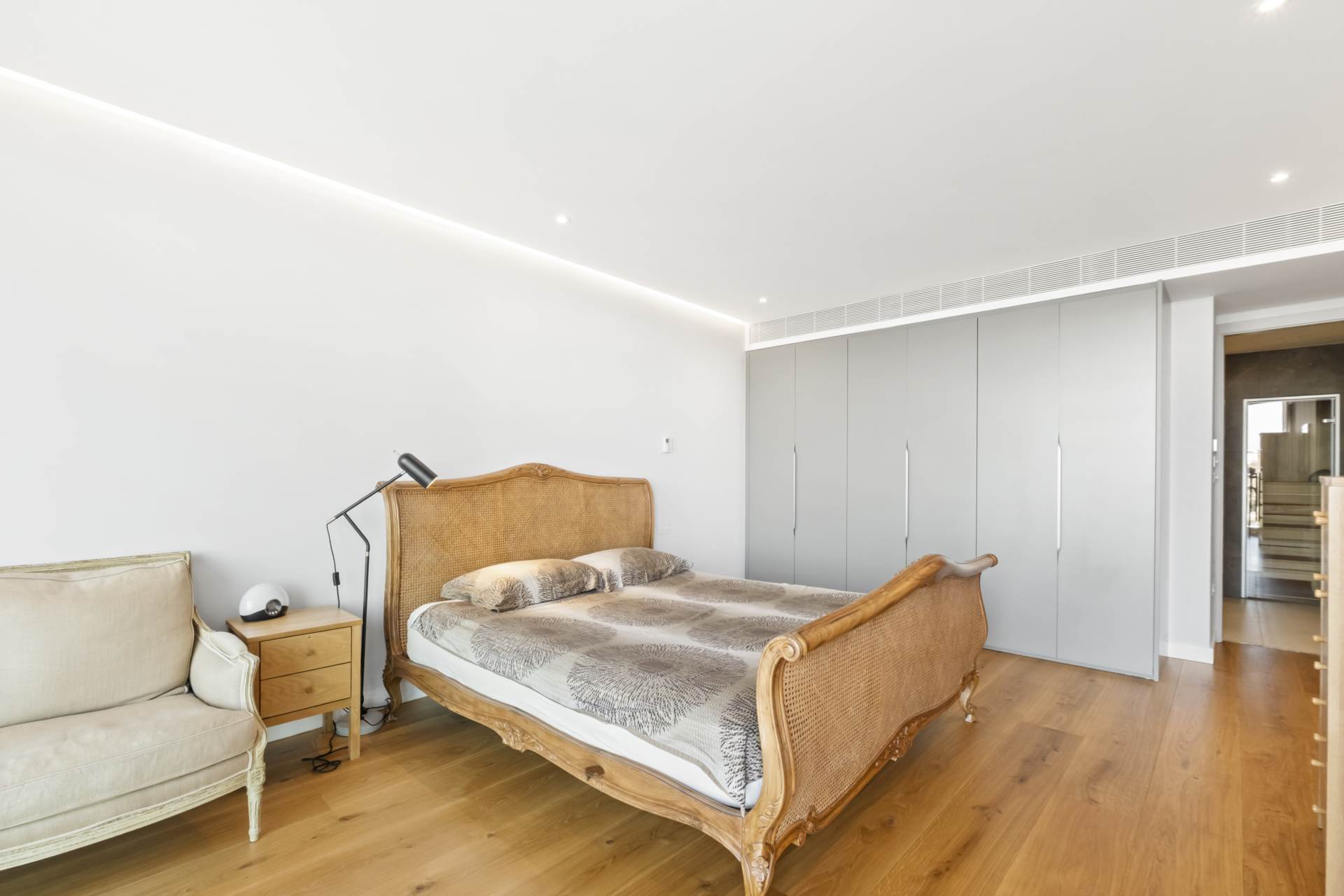 Hester Road, London, Image 15