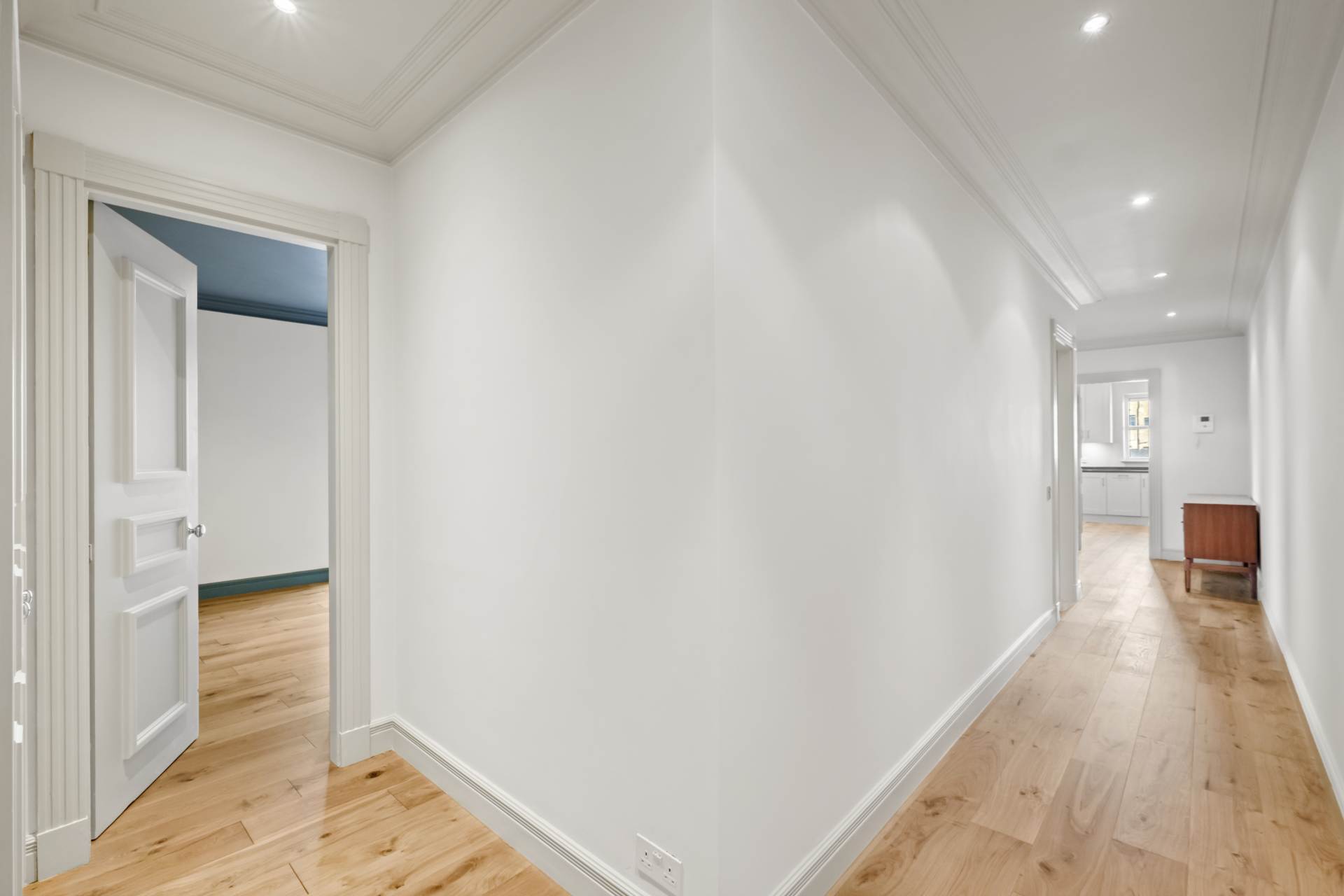 Oak Lodge, Kensington Green, W8, Image 12