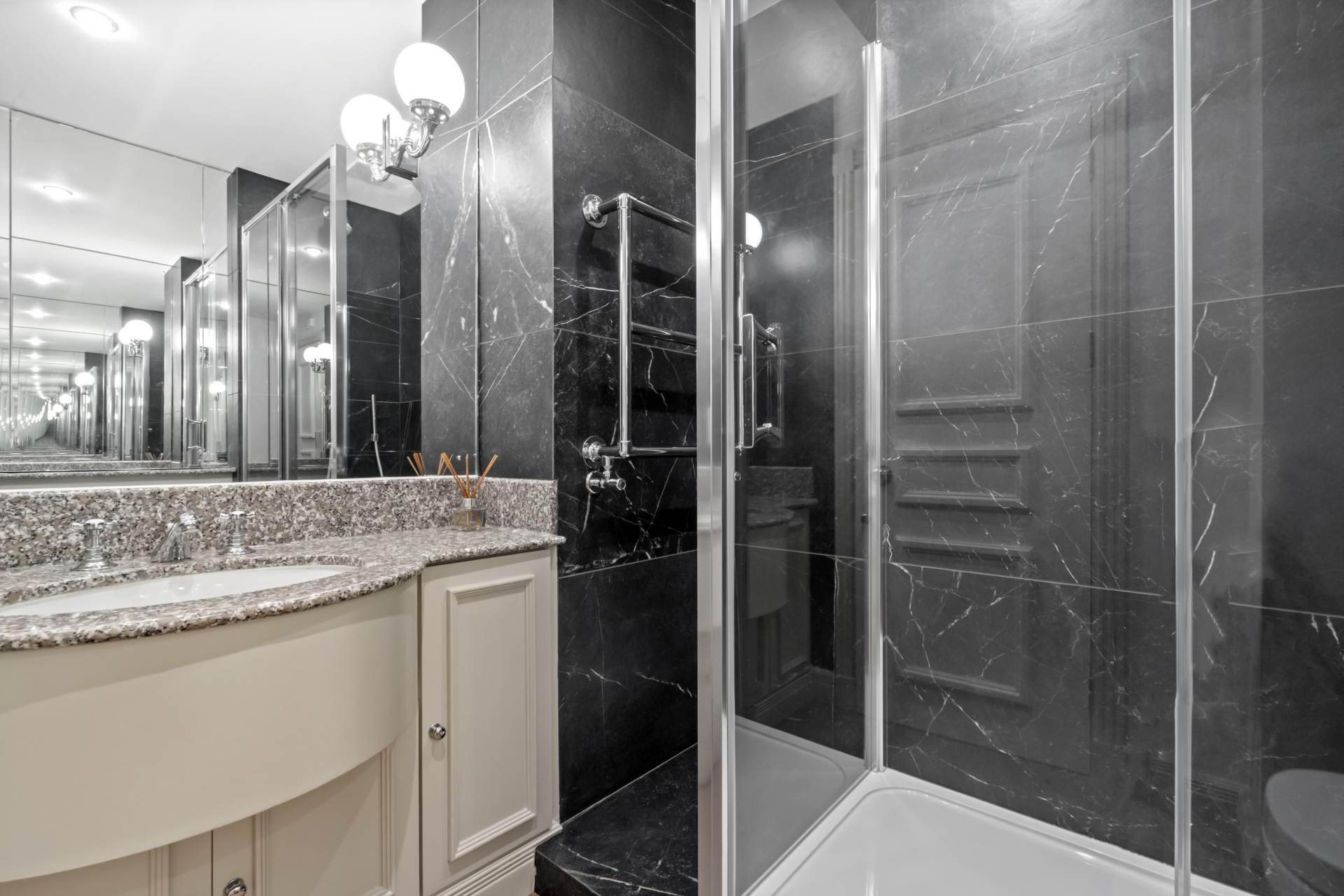 Oak Lodge, Kensington Green, W8, Image 13