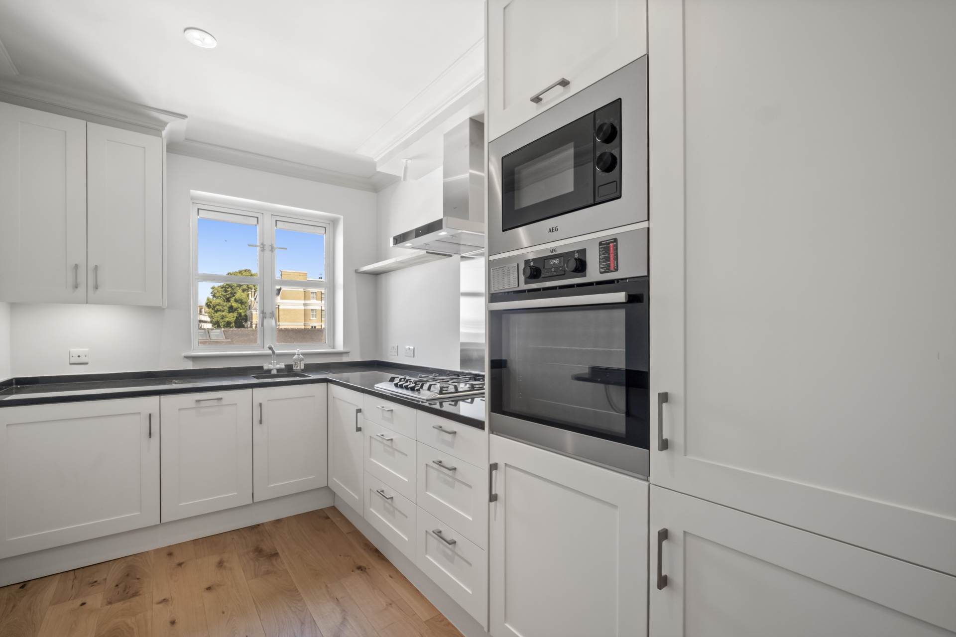Oak Lodge, Kensington Green, W8, Image 4