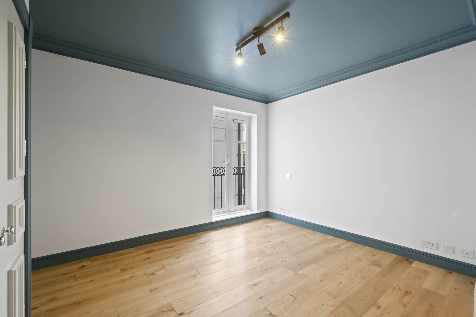Oak Lodge, Kensington Green, W8, Image 7