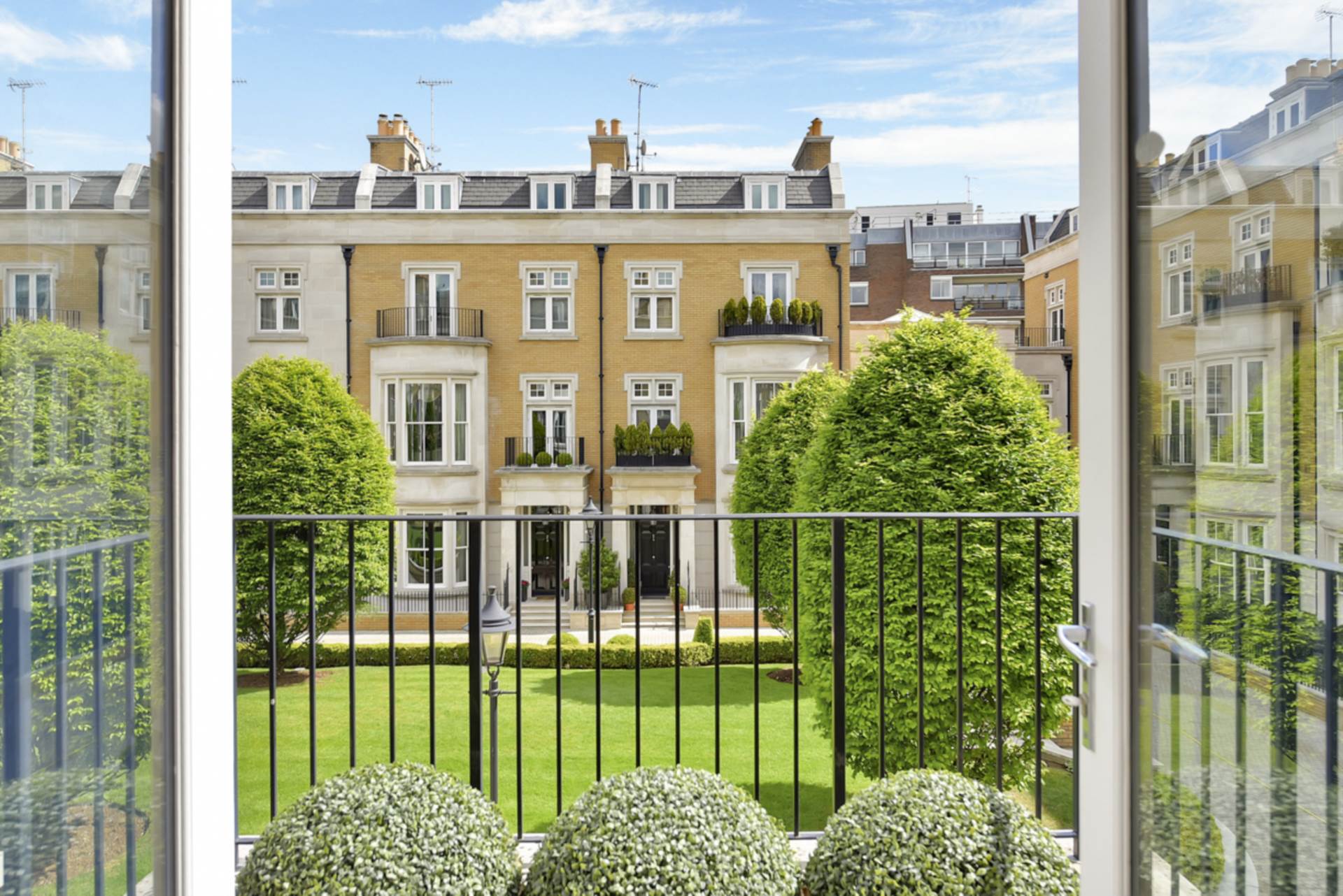 Wycombe Square, Kensington W8, Image 2